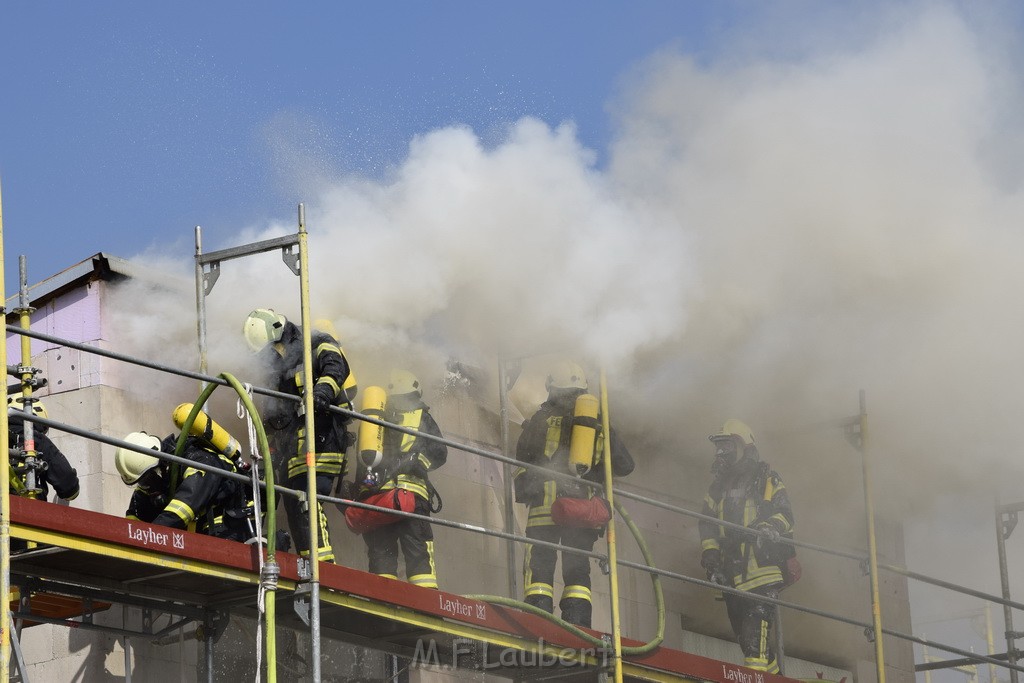 Dachstuhlbrand Koeln Poll Geislarerstr P258.JPG - Miklos Laubert